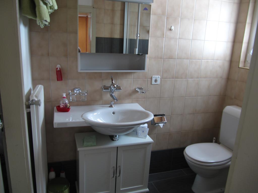 Pension Hof Zur Stilli Apartment Davos Ruang foto